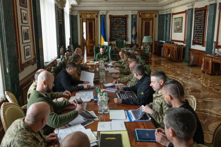 Нараду щодо дронів провів Зеленський разом з урядовцями та військовими: які є рішення 10 photo1711973112