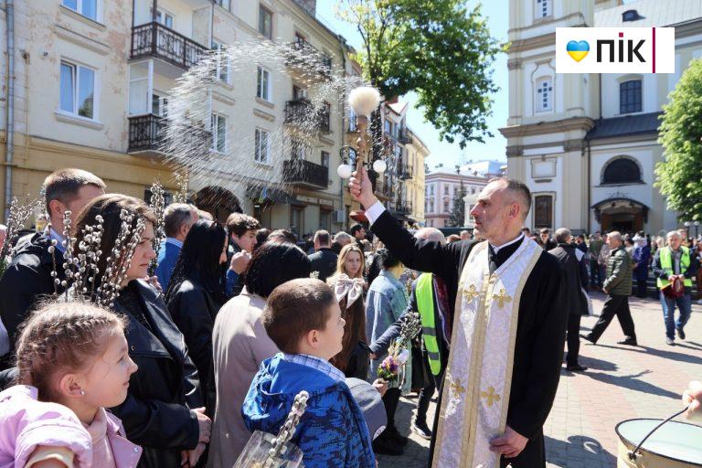 Люди Прикарпаття: Вербна неділя в Івано-Франківську (ФОТО) 9 photo1714304525 2