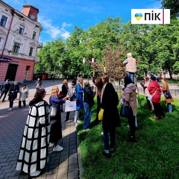 Франкове місто писанкове: сквер Міцкевича набув нових барв перед Великоднем (ФОТО) 5 photo 3 2024 04 25 12 28 43 scaled