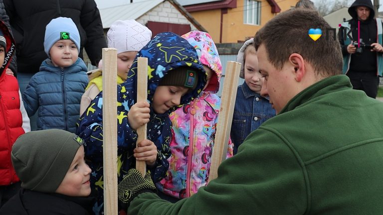 Горіхи та фундуки: у Дубовецькій громаді висадили молоді дерева (ВІДЕО) 10 s1 1