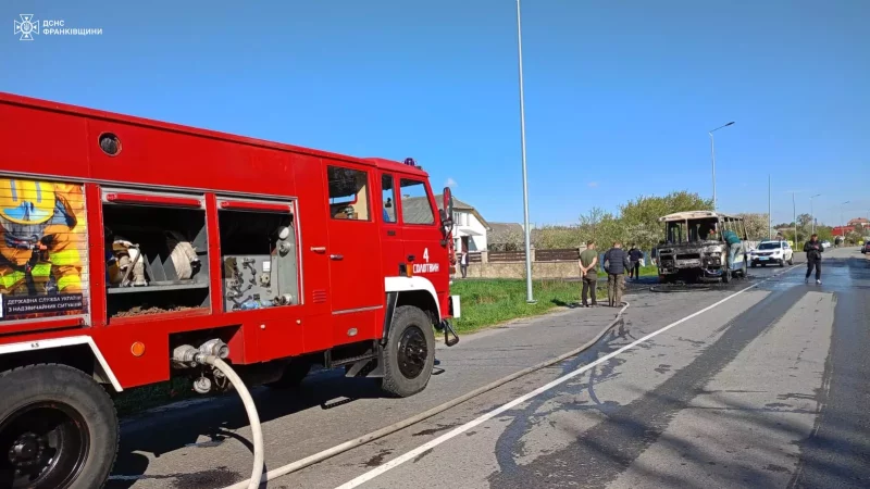 На Богородчанщині рятувальники гасили пожежу пасажирського автобуса (ФОТО)