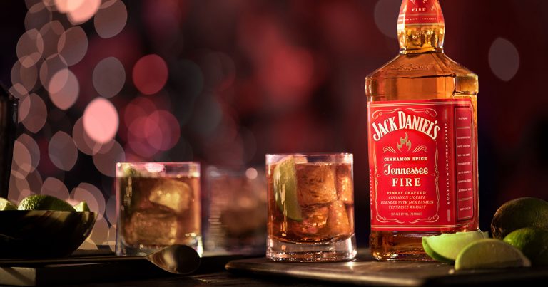 Jack Daniels — основа для витончених коктейлів 10 11436498c07rgb r0 firebottle 2drinks 0039 featured1
