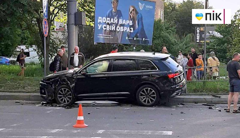 Ввечері в Івано-Франківську трапилася потрійна ДТП (ФОТО, ВІДЕО) 4 4 4 scaled