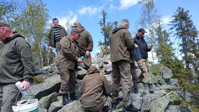 На скельних розсипах Космацького лісництва висадили 80 саджанців рідкісної сосни (ФОТО) 6 436305842 842620214558347 2697214032003339766 n