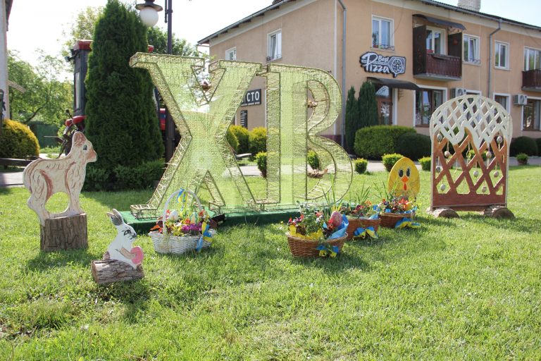 У Болехові головну площу міста прикрасили великодніми атрибутами (ФОТО)