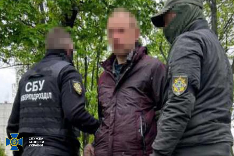 В Україні затримали російських агентів, які готували обстріли на Великдень в п'яти областях 4 В Україні затримали російських агентів, які готували обстріли на Великдень в п'яти областях