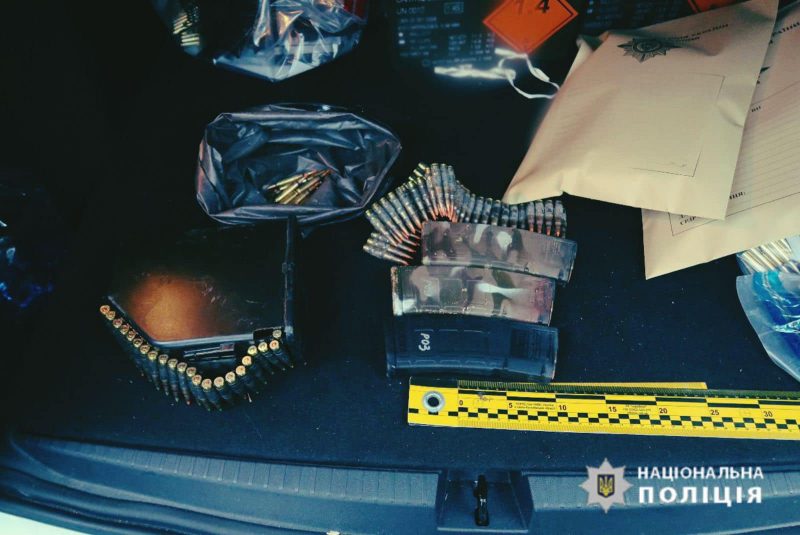 Перевозив пістолет і боєприпаси: у Яремче поліцейські зупинили киянина (ФОТО)