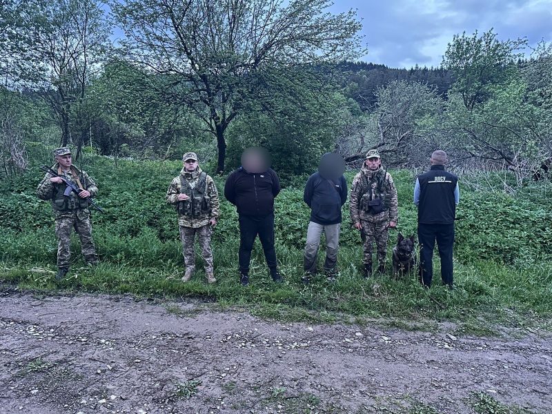 На Львівщині затримали сім порушників кордону: хто вони (ФОТО)