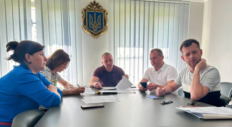 У Бурштині за торгівлю у недозволеному місці оштрафували двох людей (ФОТО) 3 У Бурштині за торгівлю у недозволеному місці оштрафували двох людей (ФОТО)