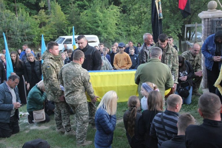 На Прикарпаття востаннє повернувся полеглий військовий Василь Ткач (ФОТО) 2 441153062 752425800399883 8590810393524456413 n