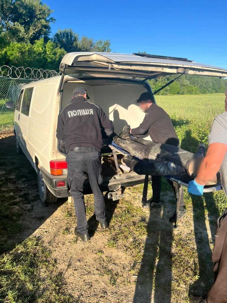 На кордоні з Угорщиною з Тиси витягли тіло 42-річного чоловіка (ФОТО) 1 441177229 776740324636399 7589348809484539514 n