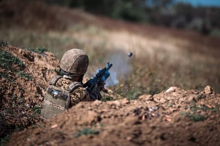 Ворог здійснив 16-кратні штурми позицій ЗСУ в околицях Старомайорського та Роботиного