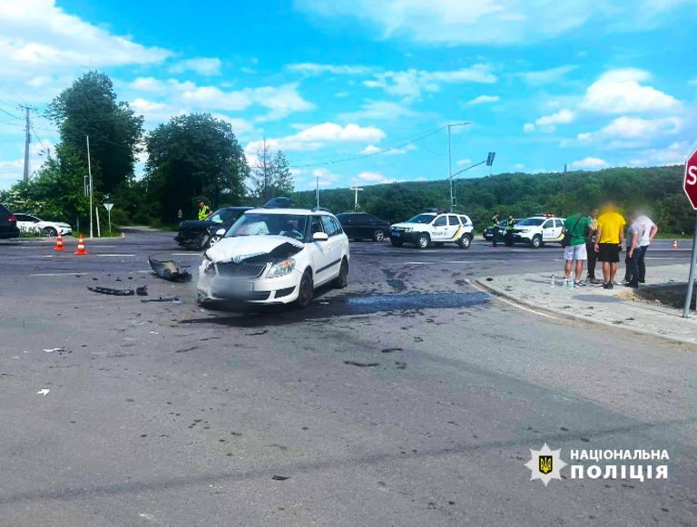 Травматична ДТП неподалік Франківська: зіштовхнулися два легковики (ФОТОФАКТ) 9 441953236 451639450843623 3995628267998194989 n