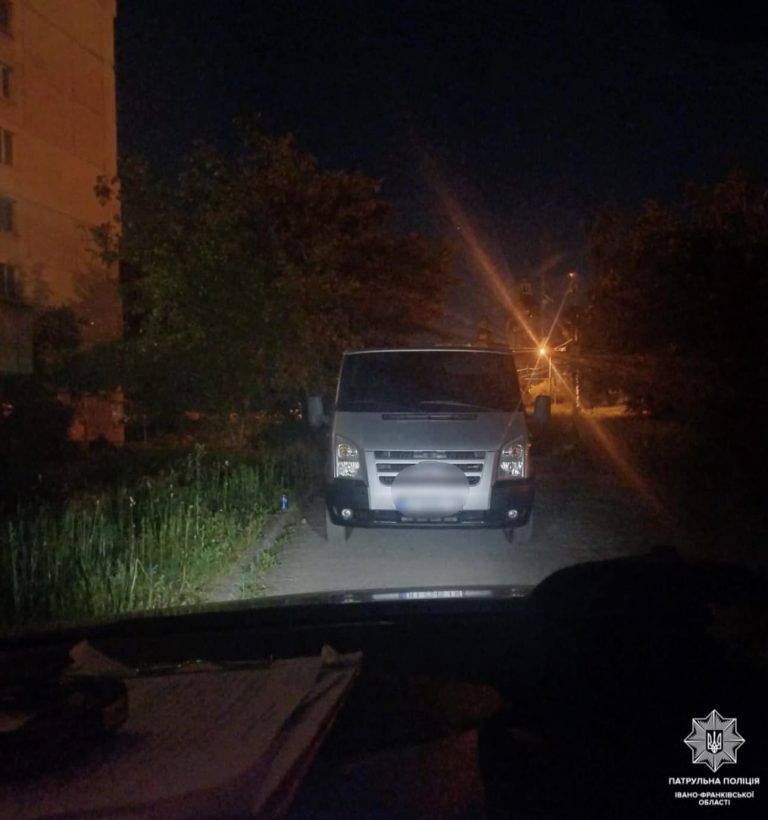 У Франківську зупинили водія, який порушив ПДР, був п'яний і немав водійських прав