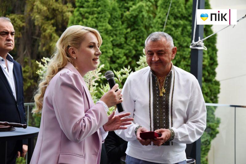 Люди Прикарпаття: на благодійному аукціоні на підтримку 109-го батальйону (ФОТО) 16 DSC 0296 1 scaled