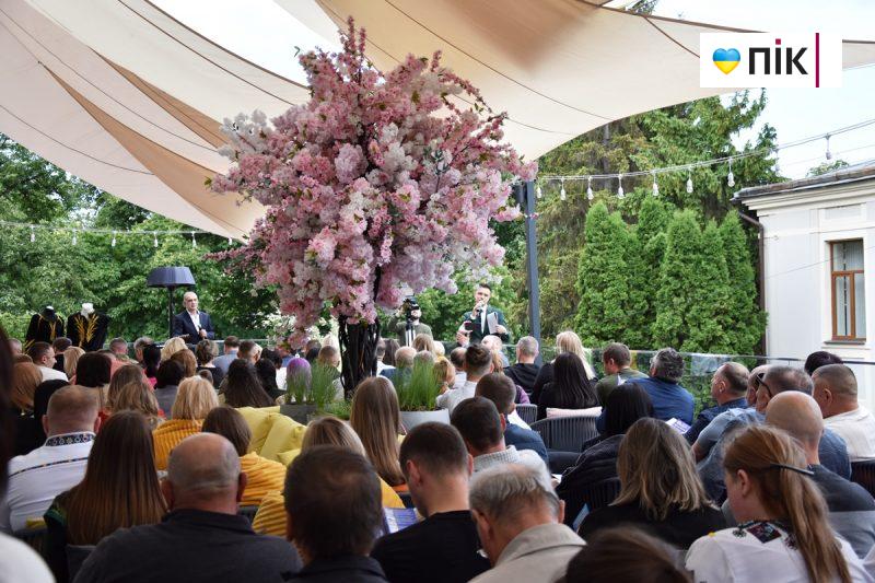 Люди Прикарпаття: на благодійному аукціоні на підтримку 109-го батальйону (ФОТО) 33 DSC 0359 scaled