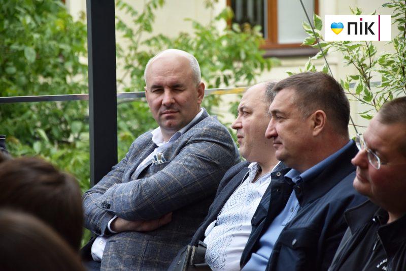 Люди Прикарпаття: на благодійному аукціоні на підтримку 109-го батальйону (ФОТО) 35 DSC 0361 scaled