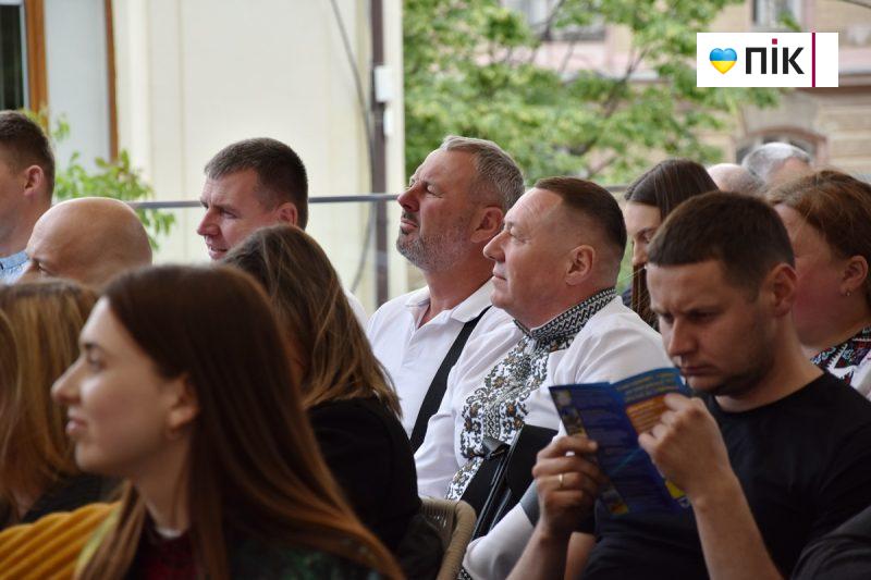 Люди Прикарпаття: на благодійному аукціоні на підтримку 109-го батальйону (ФОТО) 39 DSC 0373 scaled