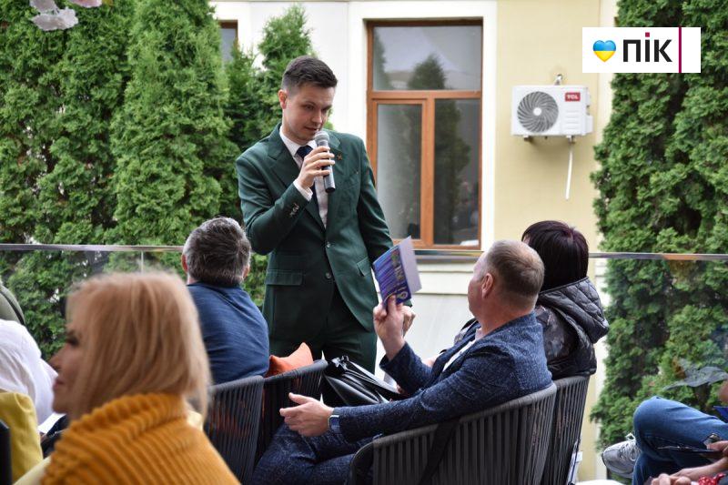 Люди Прикарпаття: на благодійному аукціоні на підтримку 109-го батальйону (ФОТО) 41 DSC 0377 scaled