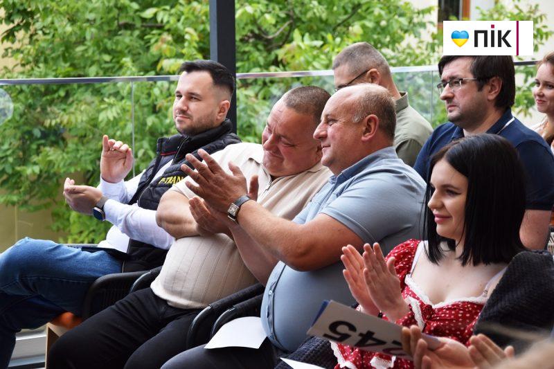 Люди Прикарпаття: на благодійному аукціоні на підтримку 109-го батальйону (ФОТО) 42 DSC 0381 scaled