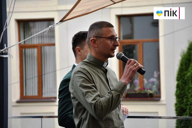 Люди Прикарпаття: на благодійному аукціоні на підтримку 109-го батальйону (ФОТО) 45 DSC 0390 scaled