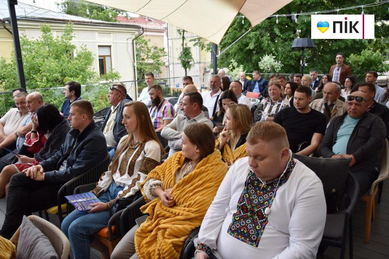 Люди Прикарпаття: на благодійному аукціоні на підтримку 109-го батальйону (ФОТО) 50 DSC 0405 scaled