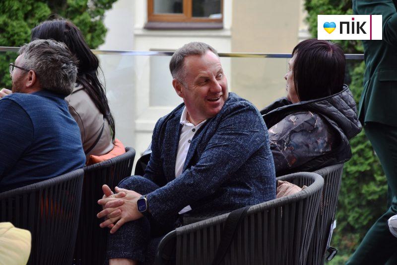 Люди Прикарпаття: на благодійному аукціоні на підтримку 109-го батальйону (ФОТО) 51 DSC 0409 scaled