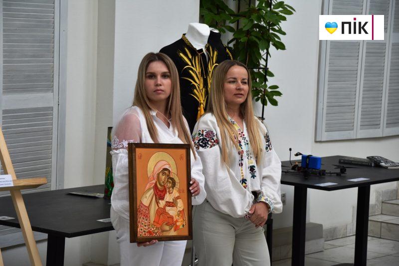 Люди Прикарпаття: на благодійному аукціоні на підтримку 109-го батальйону (ФОТО) 52 DSC 0411 scaled