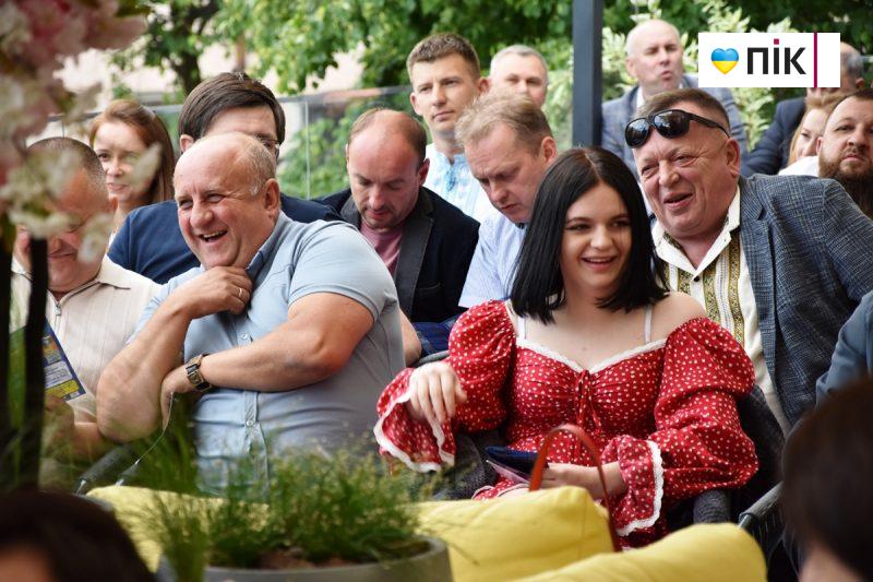 Люди Прикарпаття: на благодійному аукціоні на підтримку 109-го батальйону (ФОТО) 54 DSC 0417 scaled