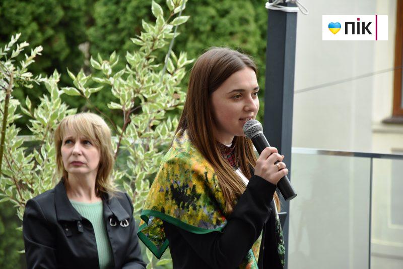 Люди Прикарпаття: на благодійному аукціоні на підтримку 109-го батальйону (ФОТО) 57 DSC 0425 scaled