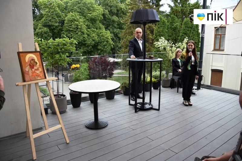 Люди Прикарпаття: на благодійному аукціоні на підтримку 109-го батальйону (ФОТО) 58 DSC 0429 scaled