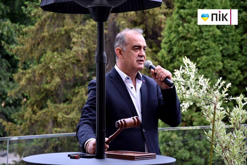 Люди Прикарпаття: на благодійному аукціоні на підтримку 109-го батальйону (ФОТО) 59 DSC 0430 scaled