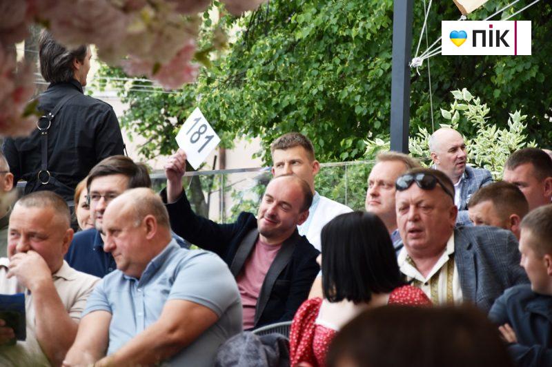 Люди Прикарпаття: на благодійному аукціоні на підтримку 109-го батальйону (ФОТО) 68 DSC 0459 scaled