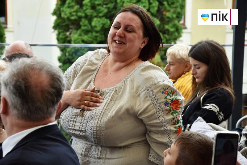 Люди Прикарпаття: на благодійному аукціоні на підтримку 109-го батальйону (ФОТО) 72 DSC 0485 scaled