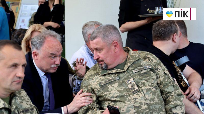 Люди Прикарпаття: на благодійному аукціоні на підтримку 109-го батальйону (ФОТО) 80 DSC 0503 scaled