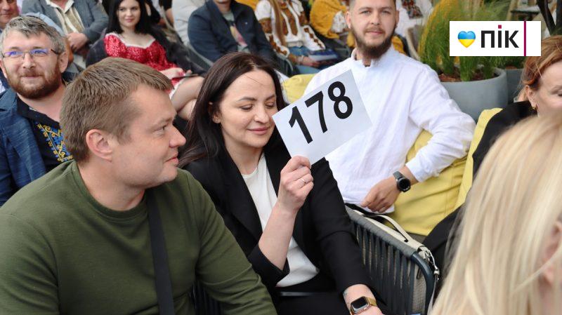 Люди Прикарпаття: на благодійному аукціоні на підтримку 109-го батальйону (ФОТО) 84 IMG 4072 scaled