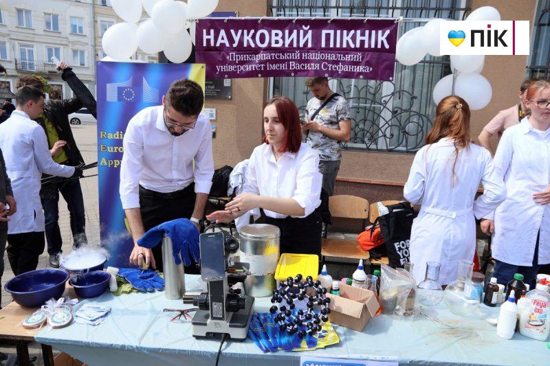 Що цікавого відбувалося на науковому пікніку в Івано-Франківську (ФОТОРЕПОРТАЖ) 3 IMG 6007 2 scaled