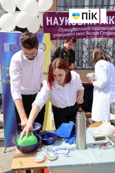 Що цікавого відбувалося на науковому пікніку в Івано-Франківську (ФОТОРЕПОРТАЖ) 17 IMG 6061 2 scaled