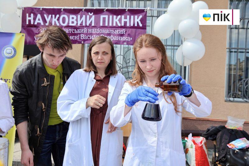 Що цікавого відбувалося на науковому пікніку в Івано-Франківську (ФОТОРЕПОРТАЖ) 4 IMG 6081 2 scaled