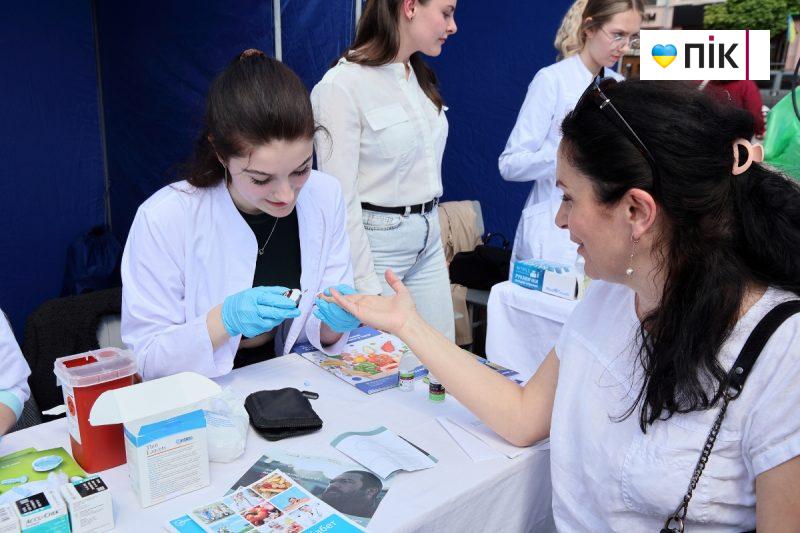 Що цікавого відбувалося на науковому пікніку в Івано-Франківську (ФОТОРЕПОРТАЖ) 11 IMG 6238 2 1 scaled