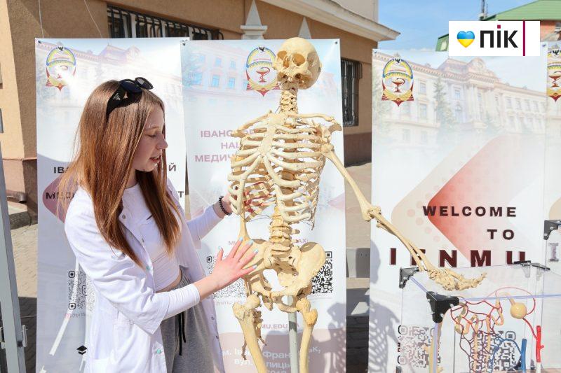 Що цікавого відбувалося на науковому пікніку в Івано-Франківську (ФОТОРЕПОРТАЖ) 14 IMG 6436 2 scaled