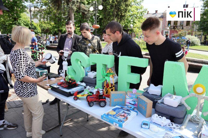 Що цікавого відбувалося на науковому пікніку в Івано-Франківську (ФОТОРЕПОРТАЖ) 16 IMG 6487 2 scaled