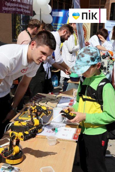 Що цікавого відбувалося на науковому пікніку в Івано-Франківську (ФОТОРЕПОРТАЖ) 25 IMG 6587 2 scaled