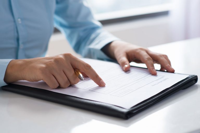 Посадова інструкція: базові знання для підприємця 3 closeup person reading studying document