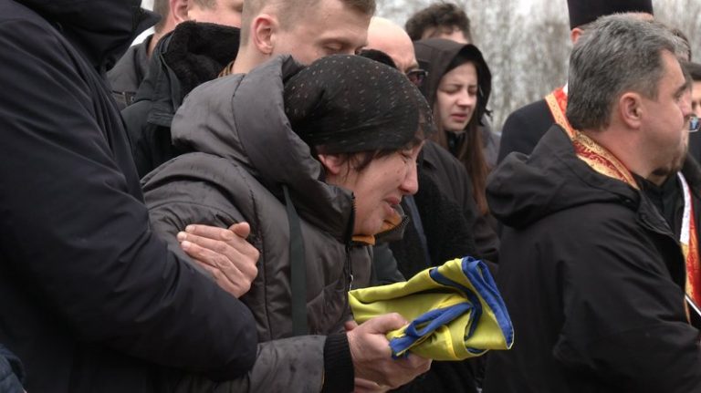 "Життя наче втратило зміст": матір загиблого воїна Андрія Бойка (ФОТО) 12 ef8ba892941bf6b7