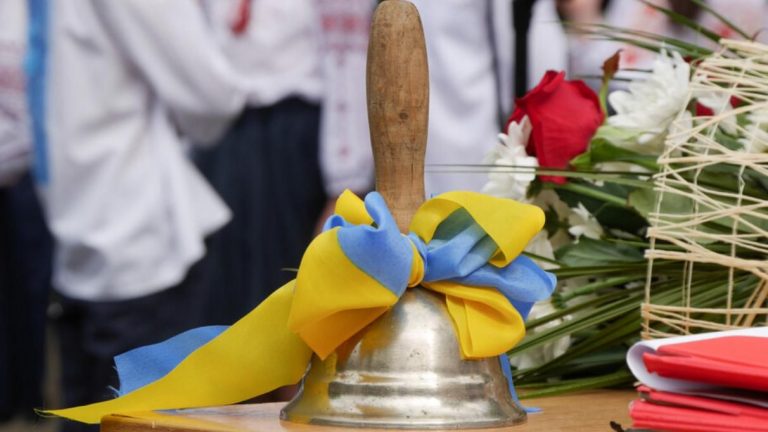 Останній дзвоник у Калуші: 25 випускників отримають золоті медалі