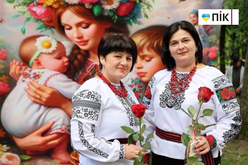 Люди Прикарпаття: День матері в Івано-Франківську (ФОТО) 10 photo1715528100 scaled