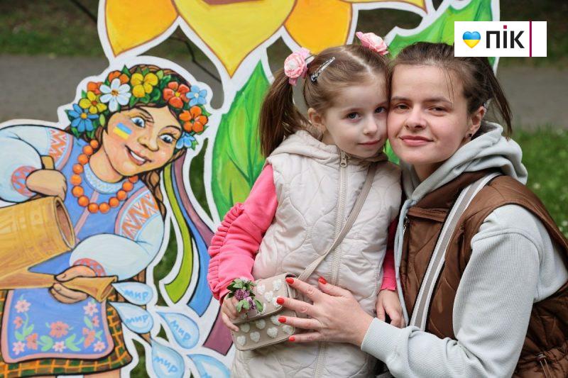 Люди Прикарпаття: День матері в Івано-Франківську (ФОТО) 11 photo1715528106 7 scaled