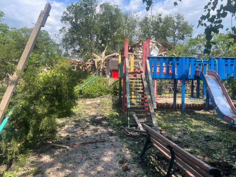 Росіяни вдарили по місцю відпочинку на Харківщині: загинули п'ятеро людей (ФОТО) 4 photo 2024 05 19 12 28 31