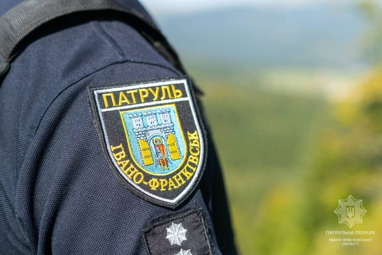 У Франківську патрульні виявили наркотики у пішохода 11 photo 2024 05 30 16 17 57
